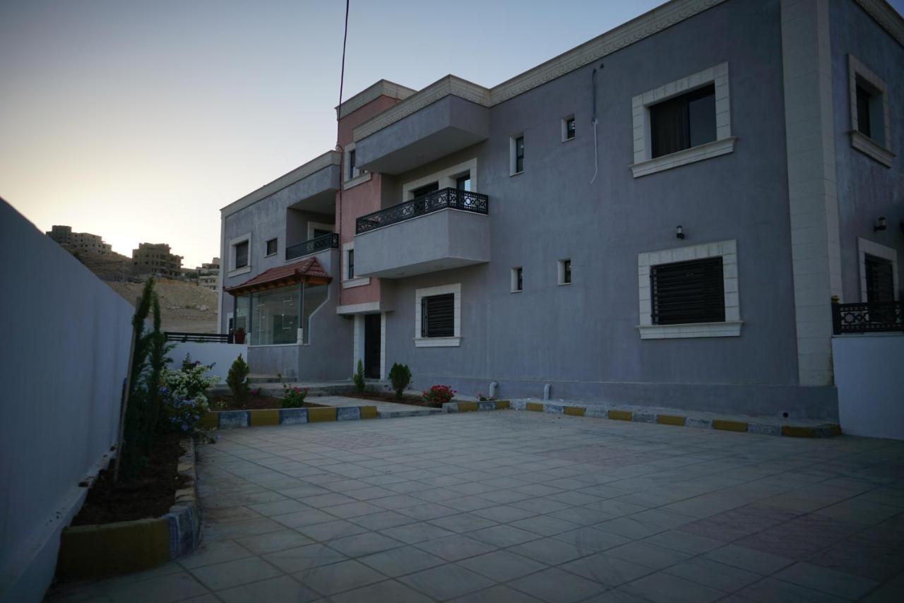 Amro Petra Apartment Wadi Musa Exterior photo